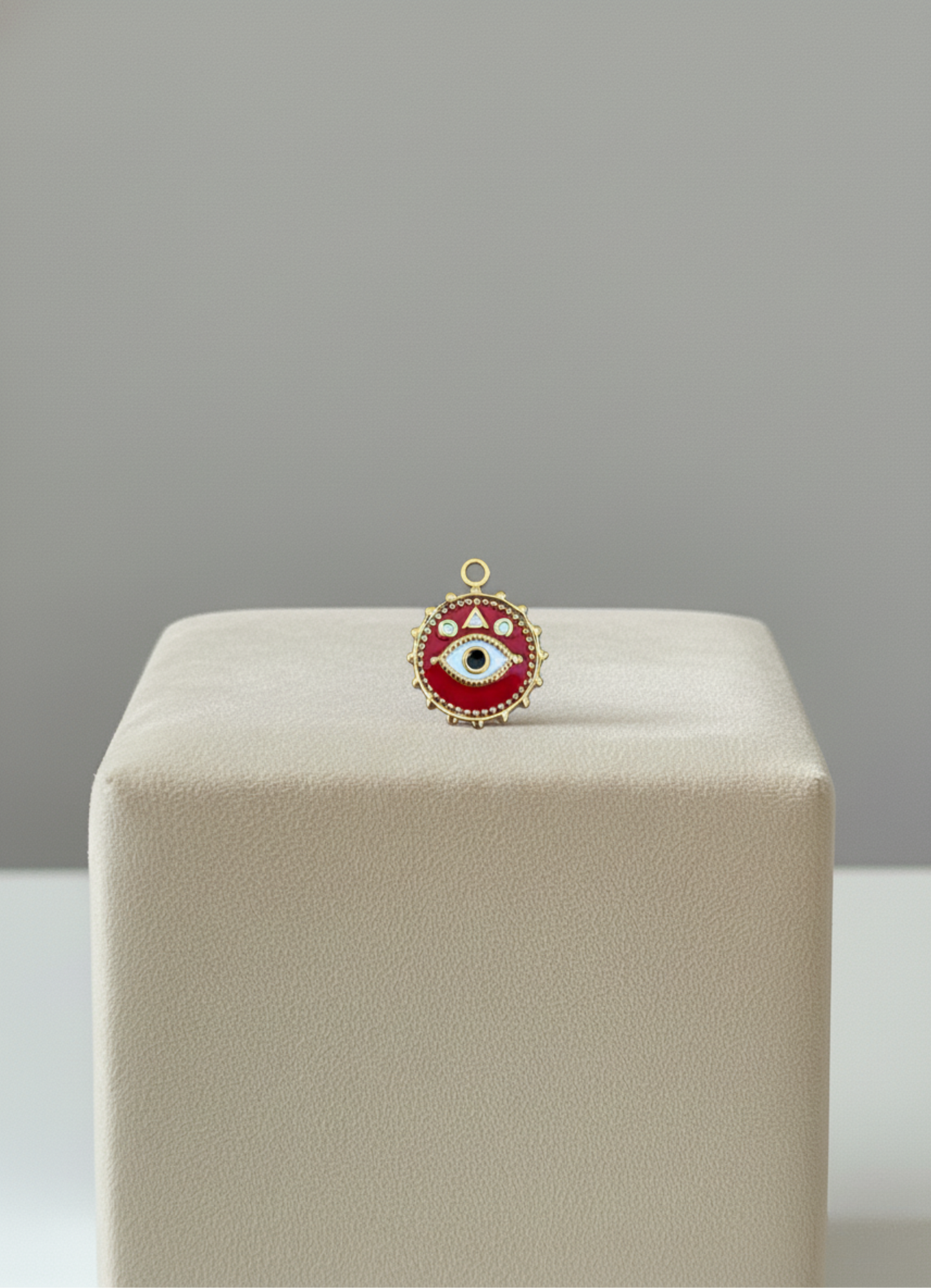 Médaillon Oeil Rouge